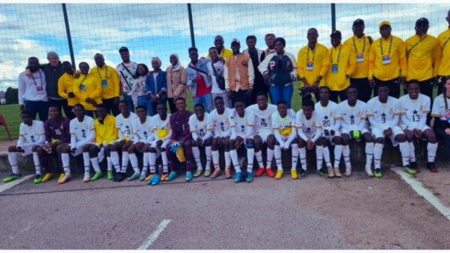 Jugadores-de-Ghana-en-Serbia-atentos-al-triunfo-de-los-Black-Starlets-sobre-Espana-en-el-Torneo-de-Desarrollo-de-la-UEFA